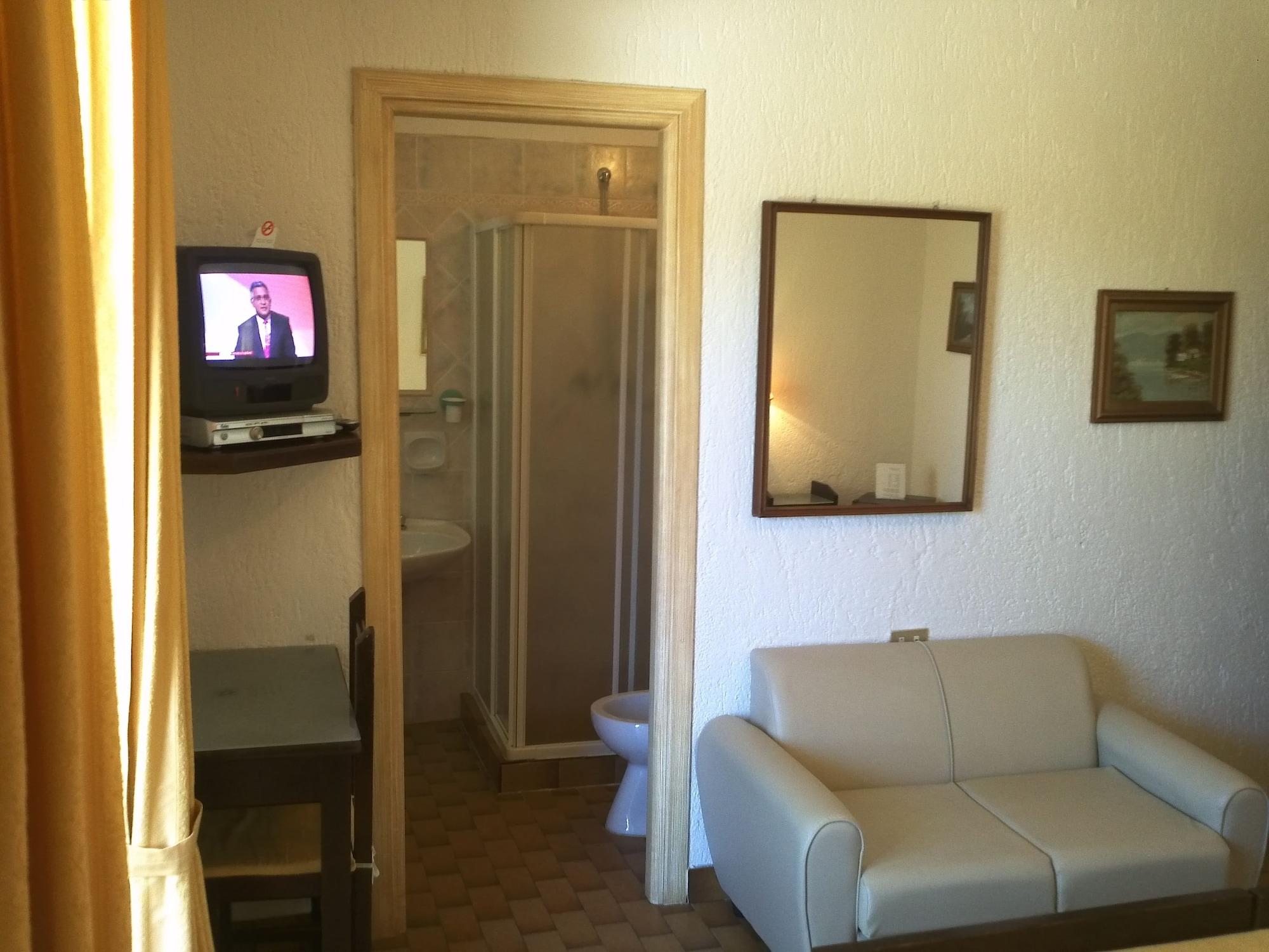 Hotel Abbaruja Олбия Екстериор снимка