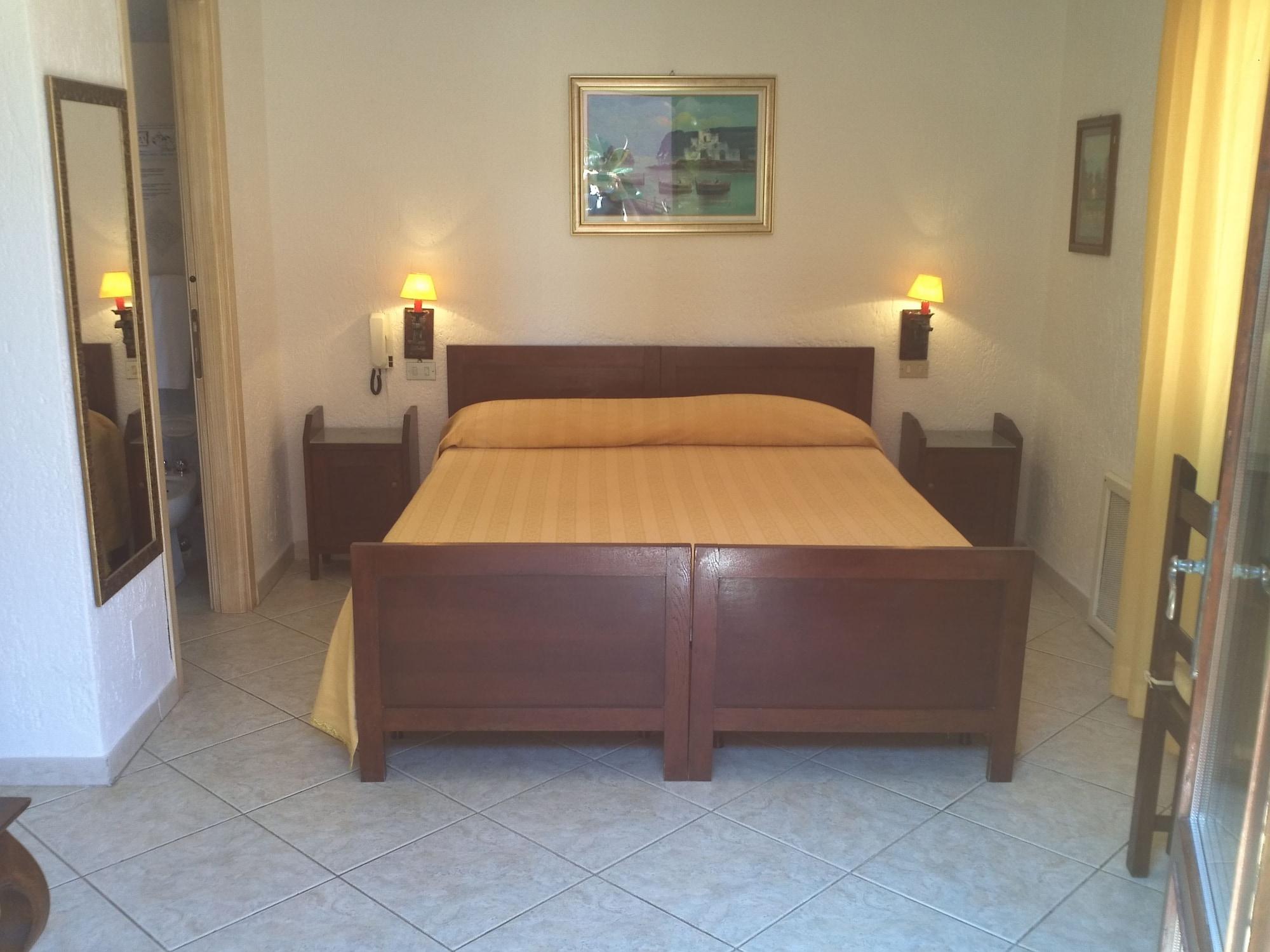 Hotel Abbaruja Олбия Екстериор снимка