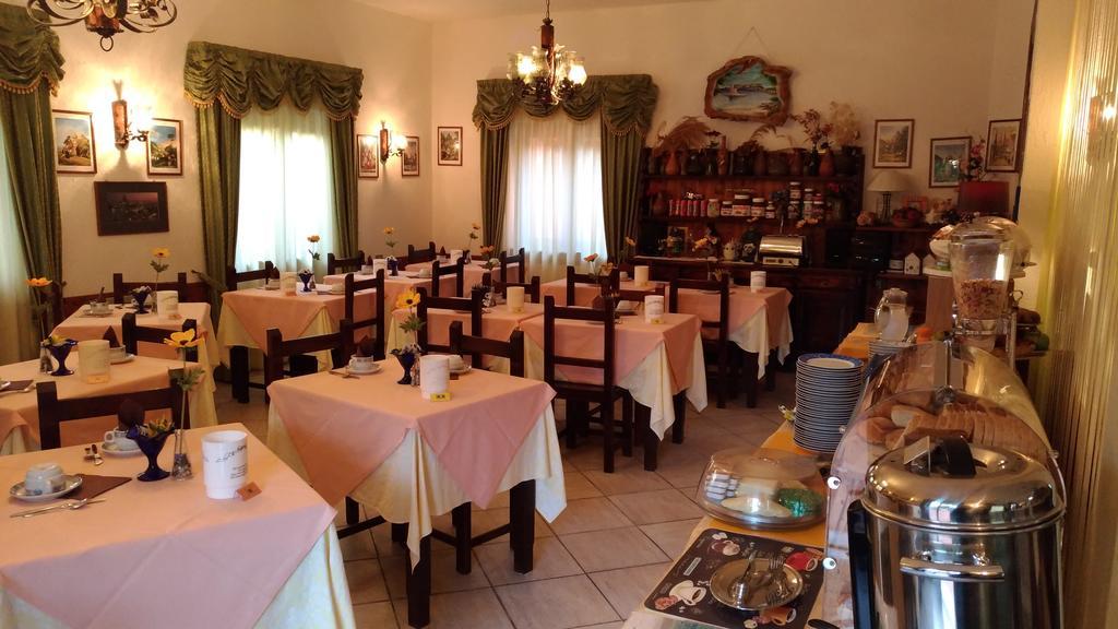 Hotel Abbaruja Олбия Екстериор снимка