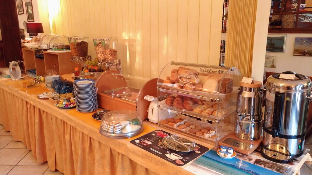 Hotel Abbaruja Олбия Екстериор снимка