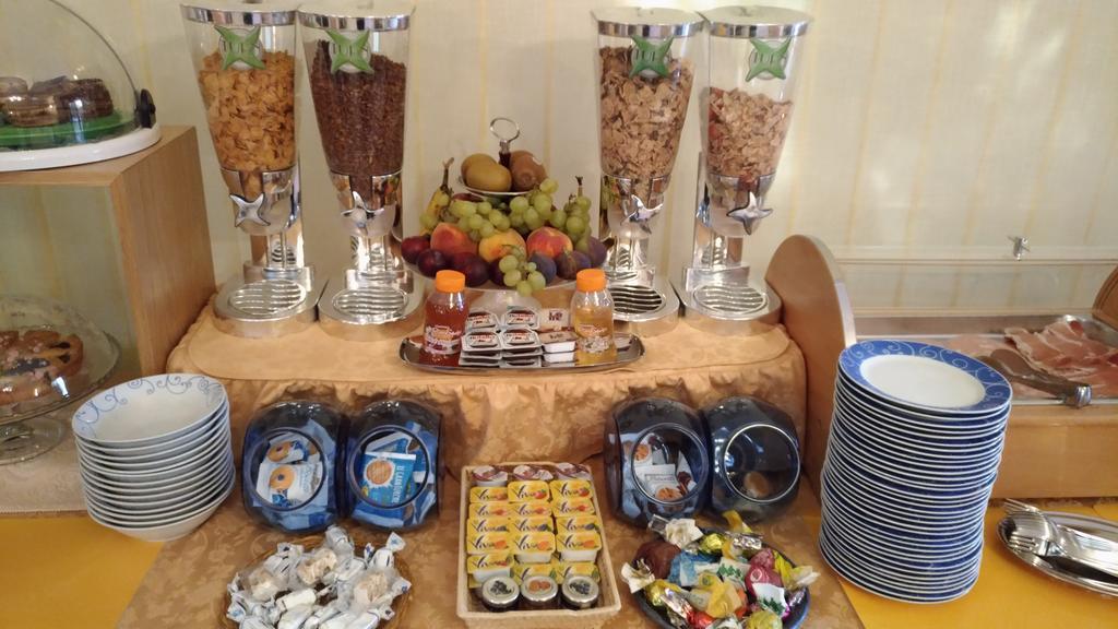 Hotel Abbaruja Олбия Екстериор снимка