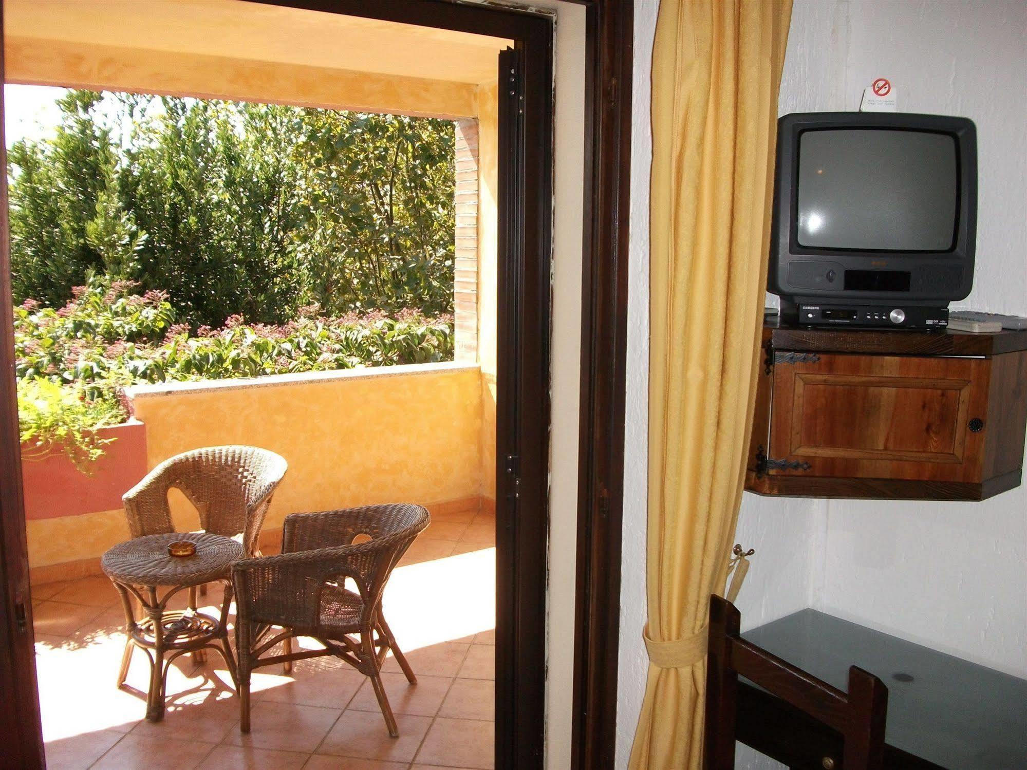 Hotel Abbaruja Олбия Екстериор снимка