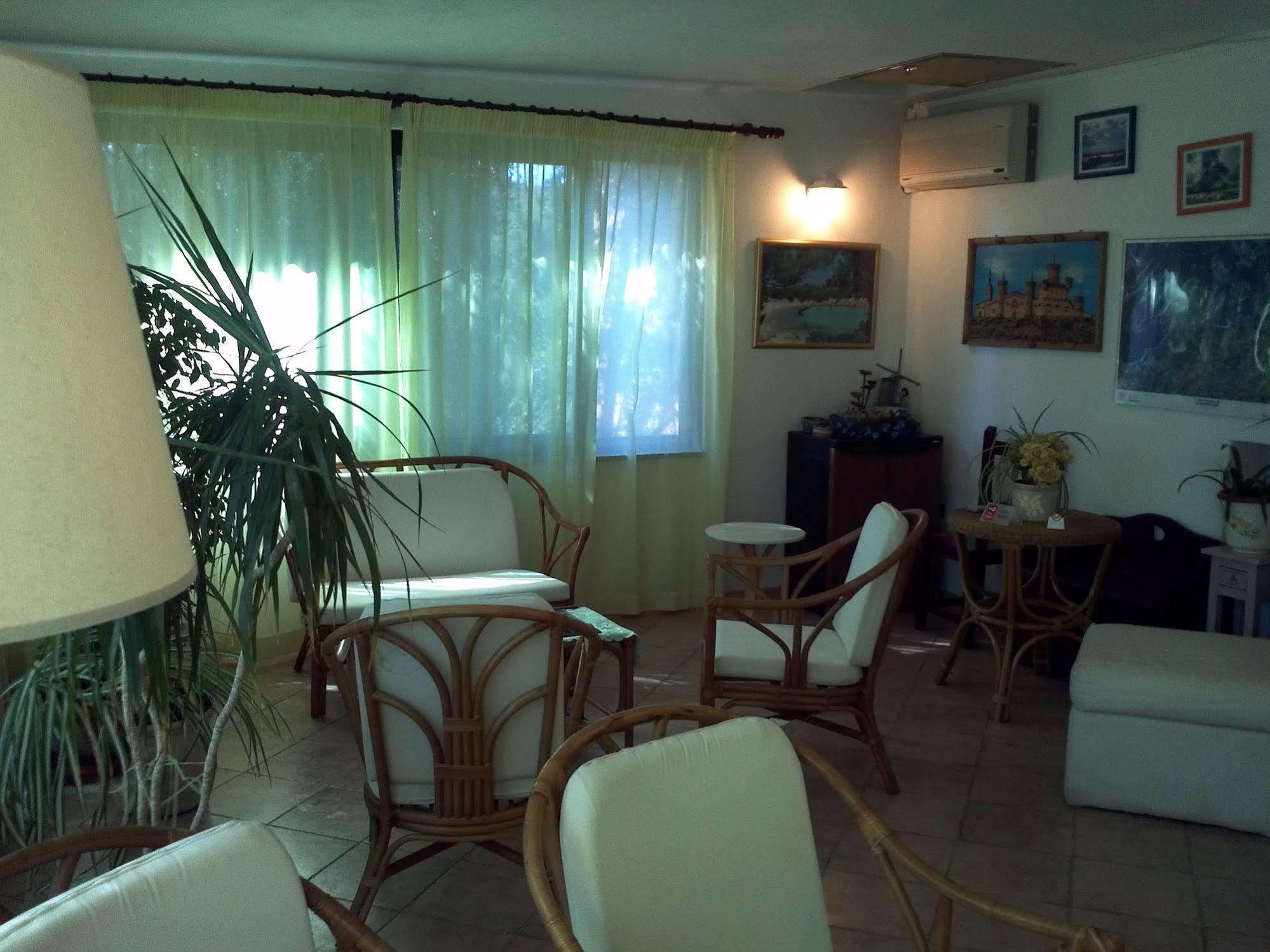 Hotel Abbaruja Олбия Екстериор снимка