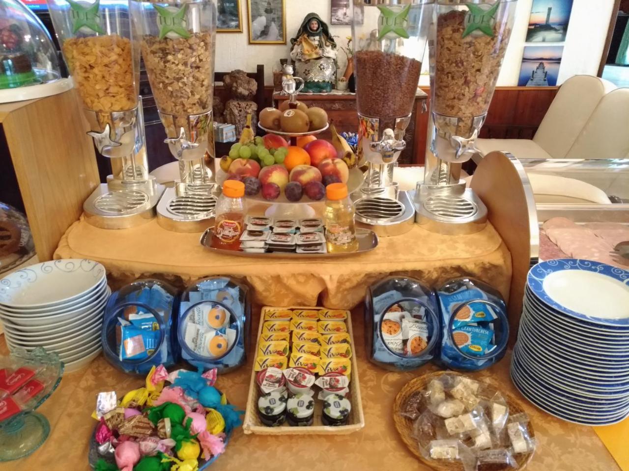 Hotel Abbaruja Олбия Екстериор снимка