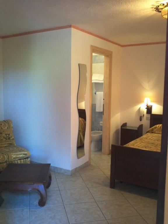 Hotel Abbaruja Олбия Екстериор снимка